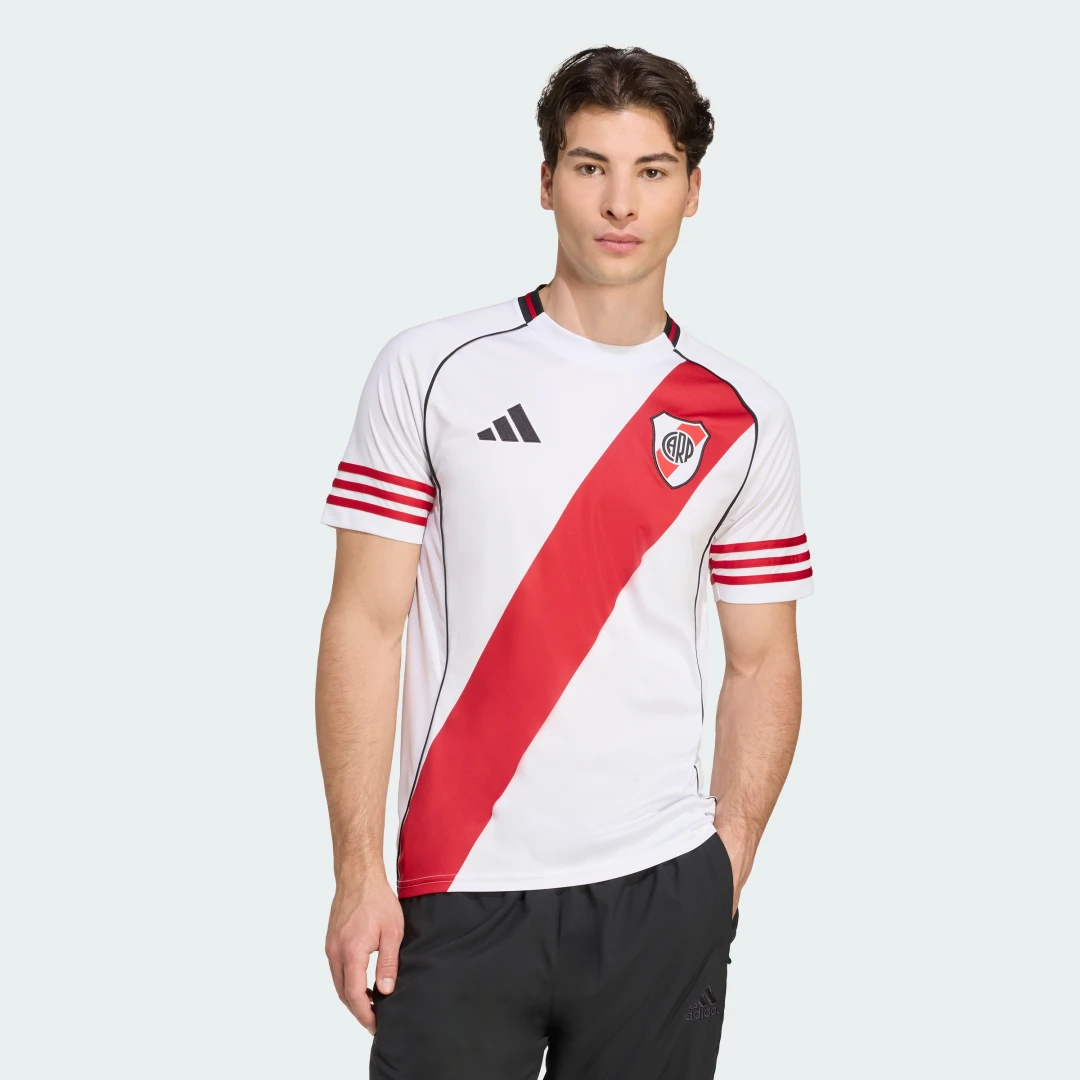 Detalle de Camiseta primera equipación River Plate 25/26 de Adidas — blanco