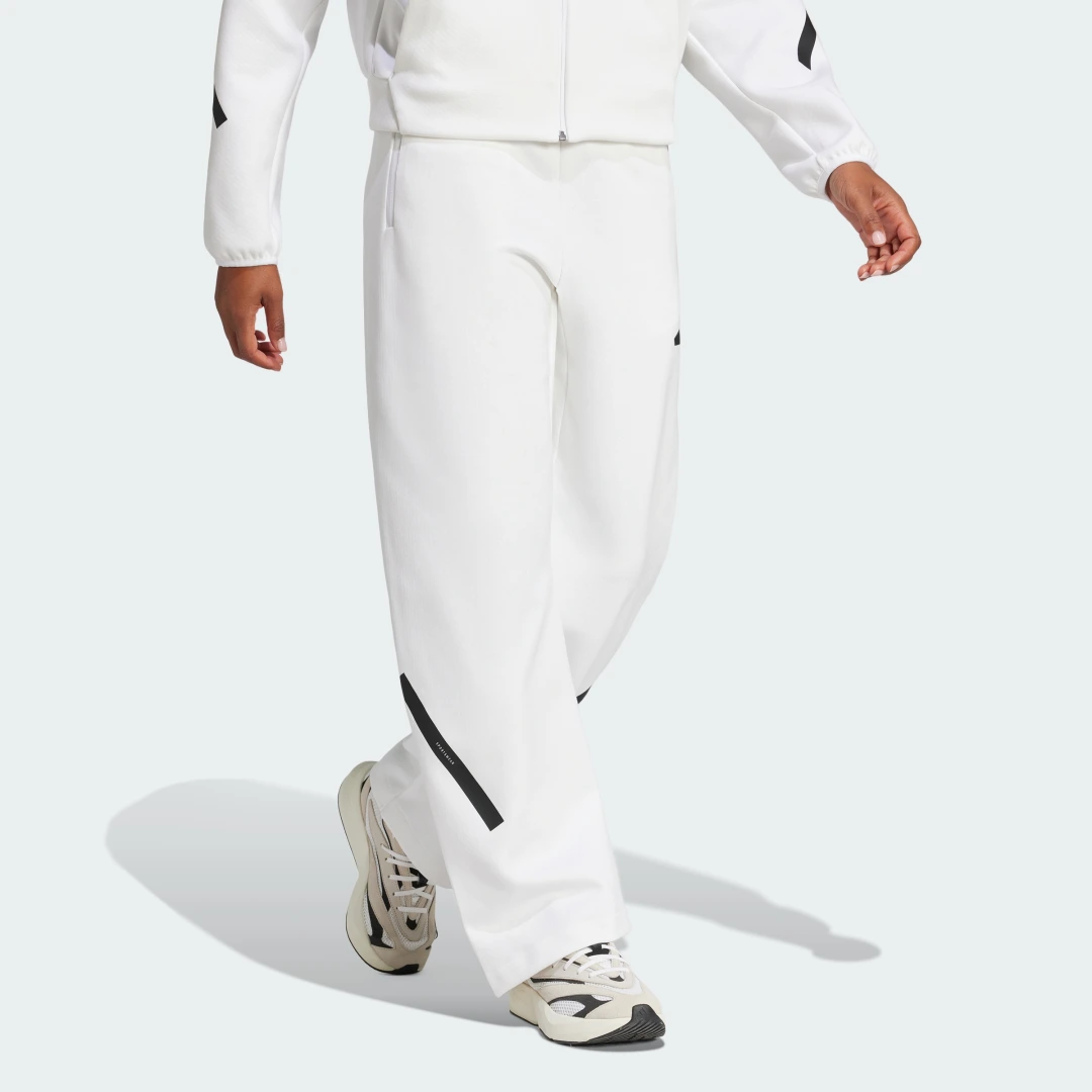 Detalle de adidas Z.N.E. Barrel, pantalón de mujer