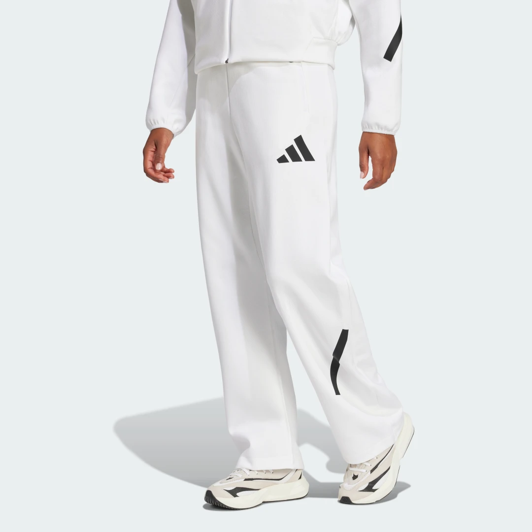 Detalle de adidas Z.N.E. Barrel, pantalón de mujer