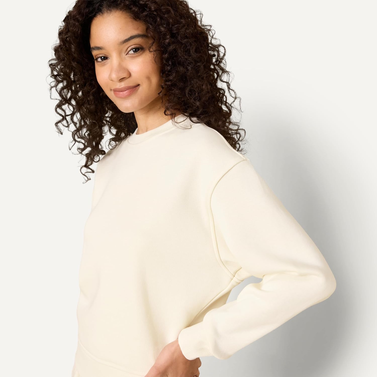 Detalle de Amazon Essentials Sofia Grainge crewneck 55.9 cm