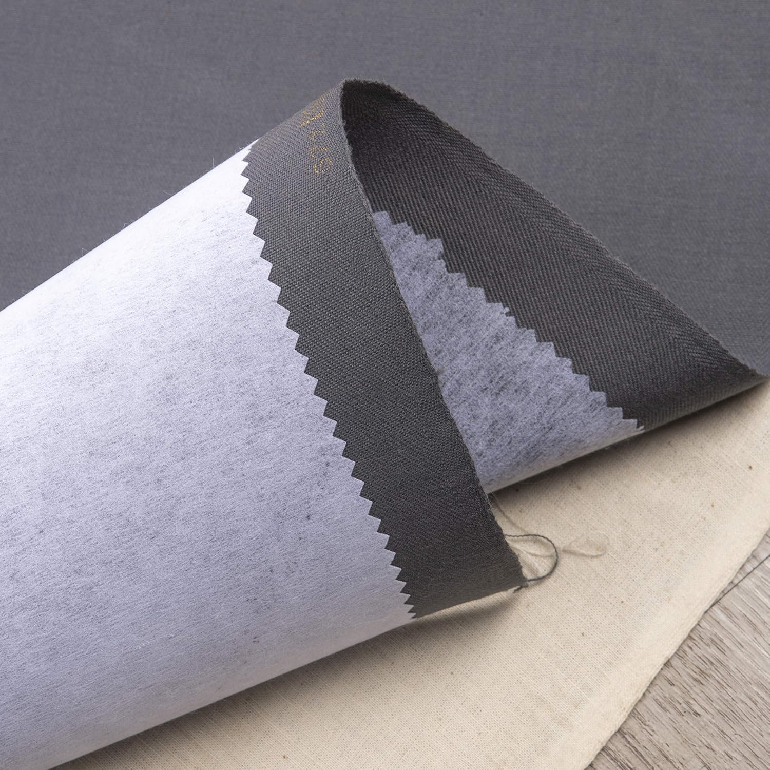 Detalle de Iron On Interfacing Fabric – Medium Weight (40gsm) Fusible Interfacing, 75cm Wide x 2m, White