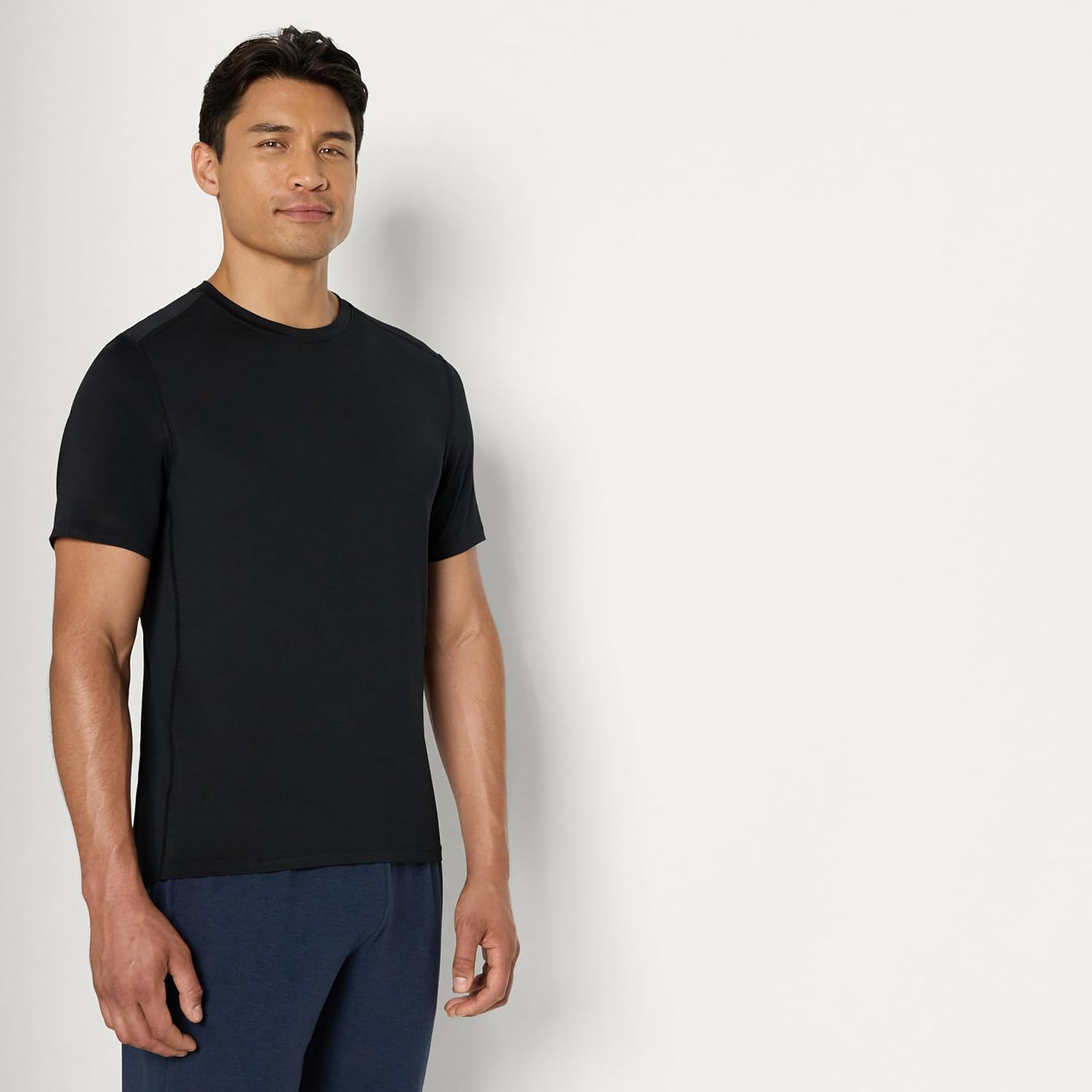 Thumbnail 1 de Amazon Essentials Men's Active Quick-Dry Tech Stretch Lightweight Short-Sleeve T-Shirt