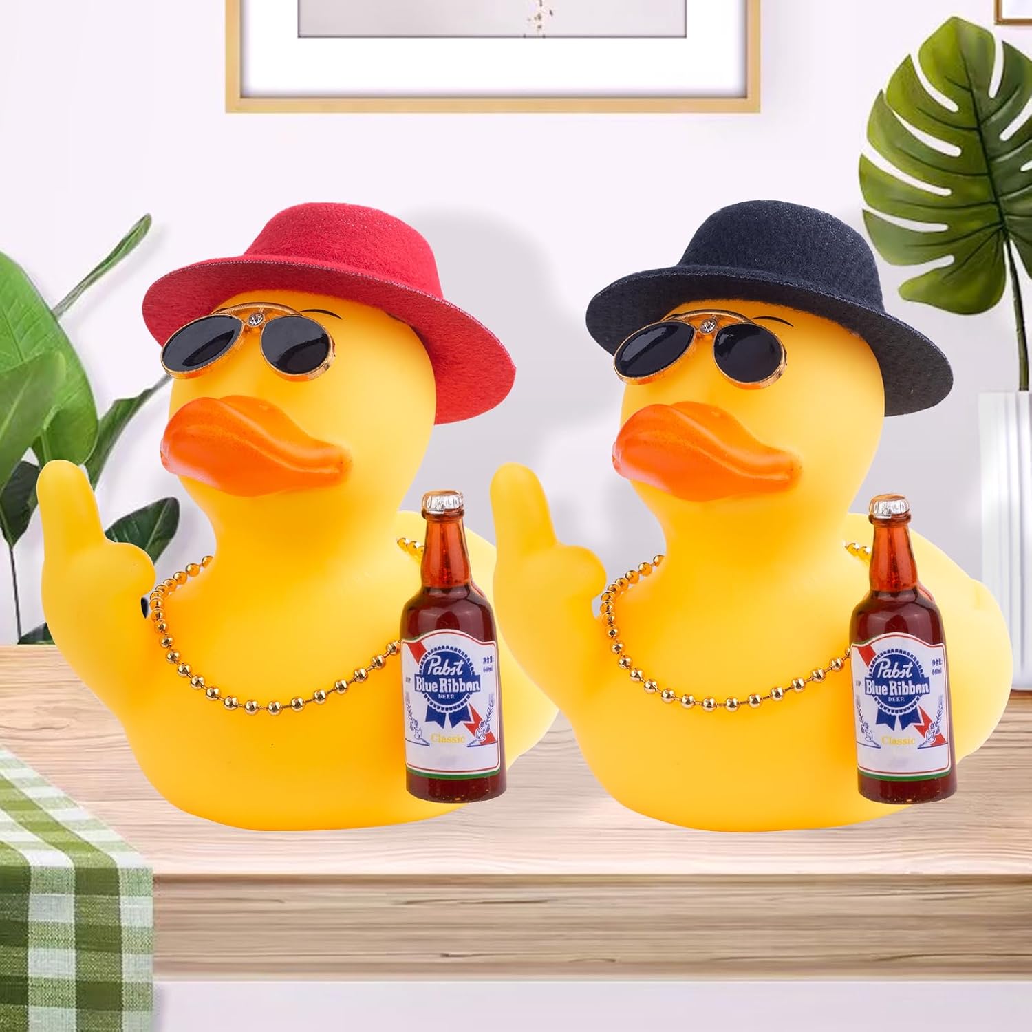 Detalle de Mwmoeen Gummi Ente für Auto – einzigartige Gelb-Enten-Dekoration mit Top-Hut, Halskette und Flasche