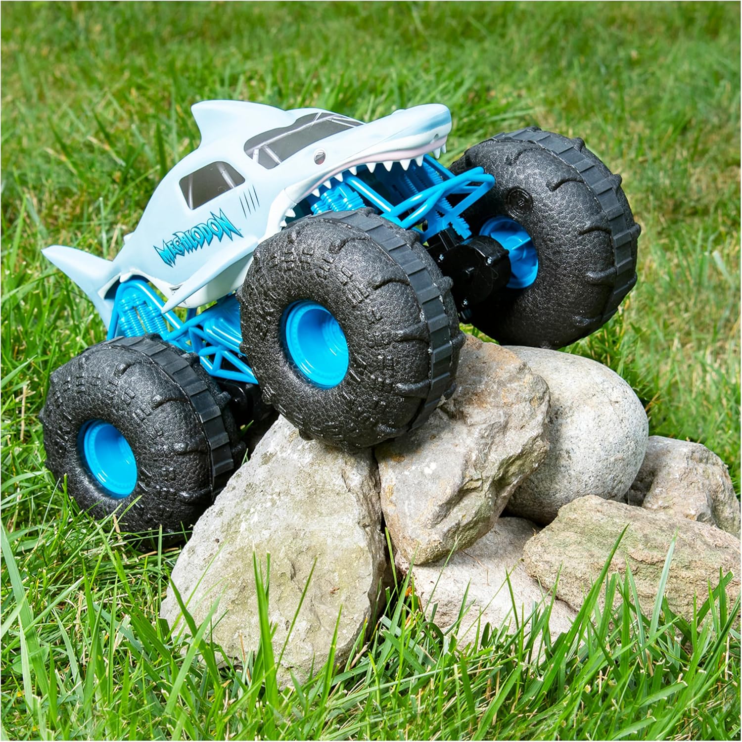 Detalle de Monster Jam Megalodon STORM RC 1:15