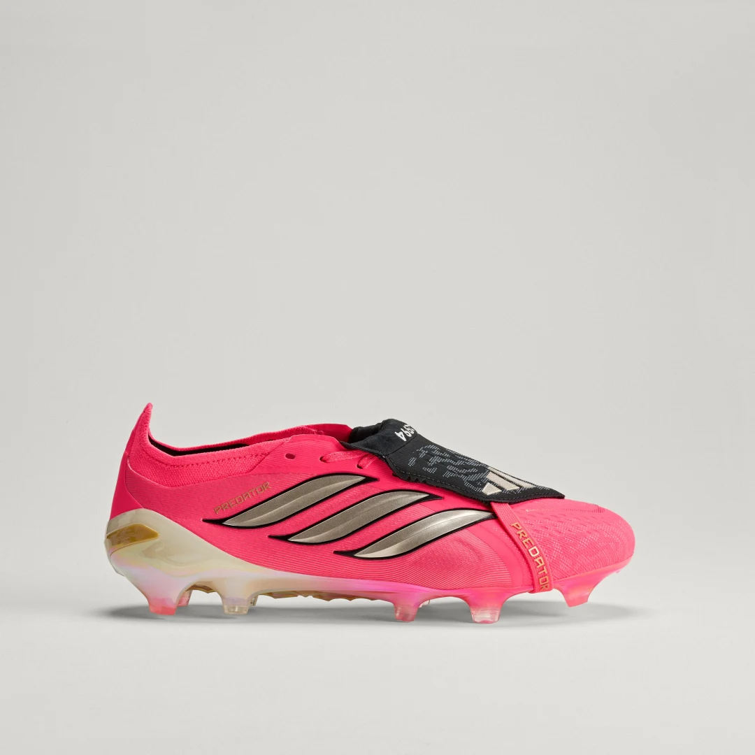 Detalle de Adidas Predator Elite: bota de césped natural seco con lengüeta plegable