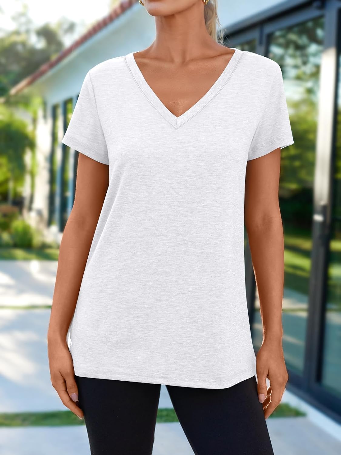Thumbnail 1 de AUTOMET Women’s Short Sleeve V-Neck T-Shirt (Lightweight, Soft, Stretch Blend)