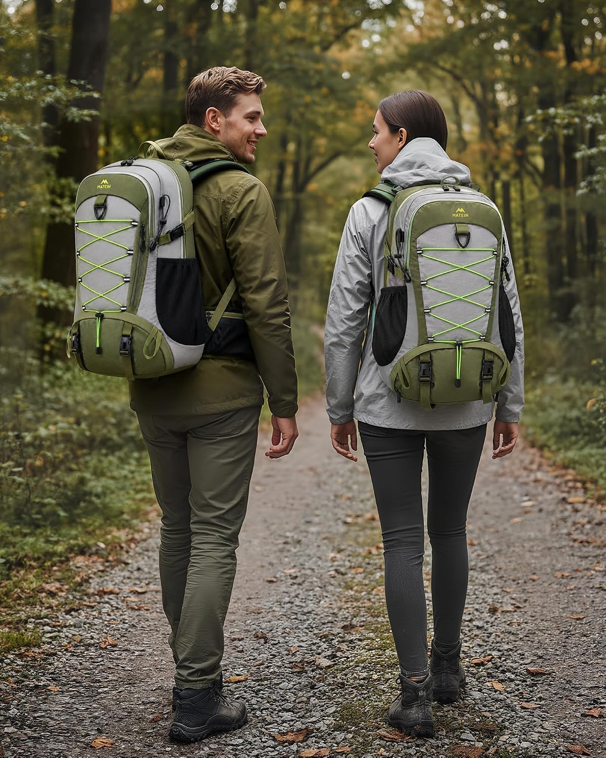 Detalle de MATEIN 40 liter trekkingrugzak in legergroen met schoenenvak en regenhoes