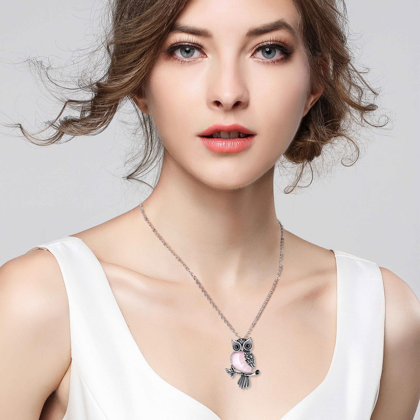 Detalle de XIANNVXI Crystal Owl Necklace with Rose Quartz
