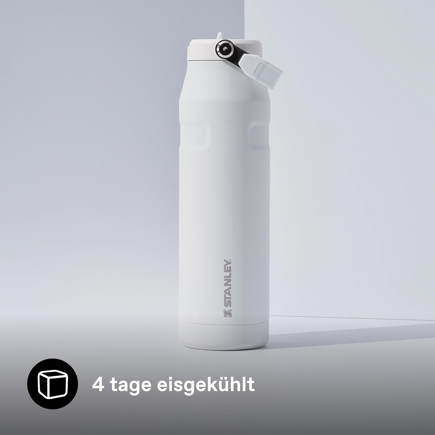 Detalle de Stanley 1913 Flip Straw Trinkflasche 1.06L – auslaufsicher, spülmaschinenfest und eisgekühlte Getränke bis zu 4 Tage