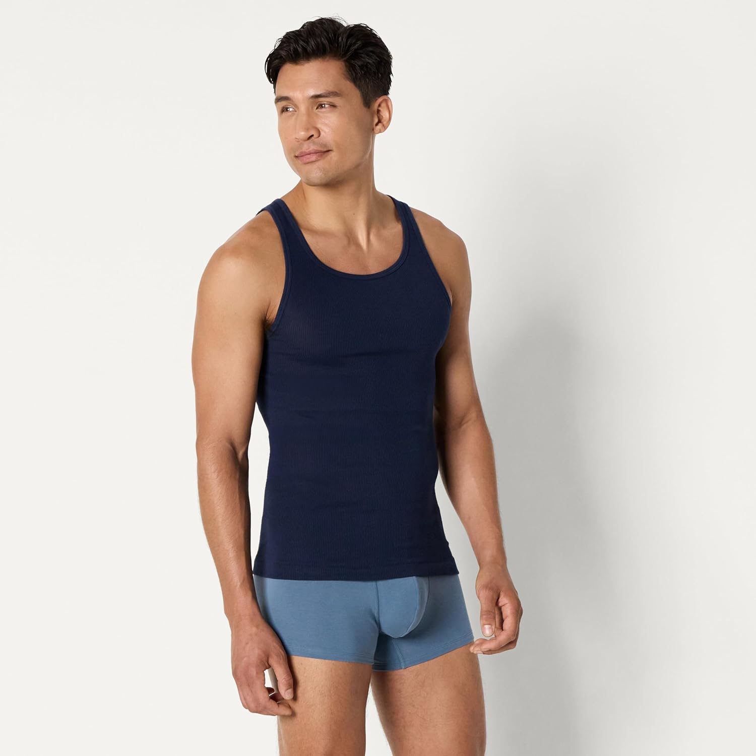 Thumbnail 4 de Amazon Essentials Men’s Lightweight Tank Undershirts, Pack of 6