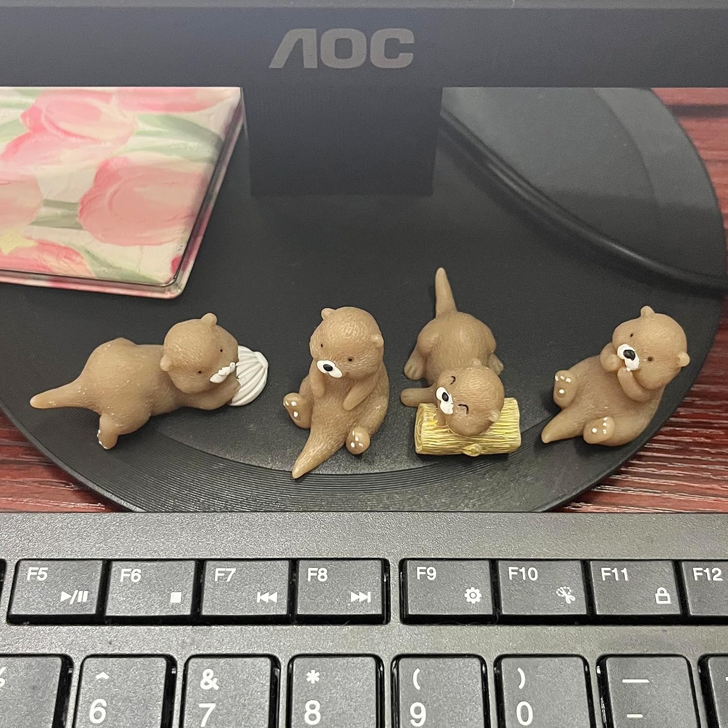 Detalle 2 de Vagocom Miniature Otter Figurines 24-Piece Set