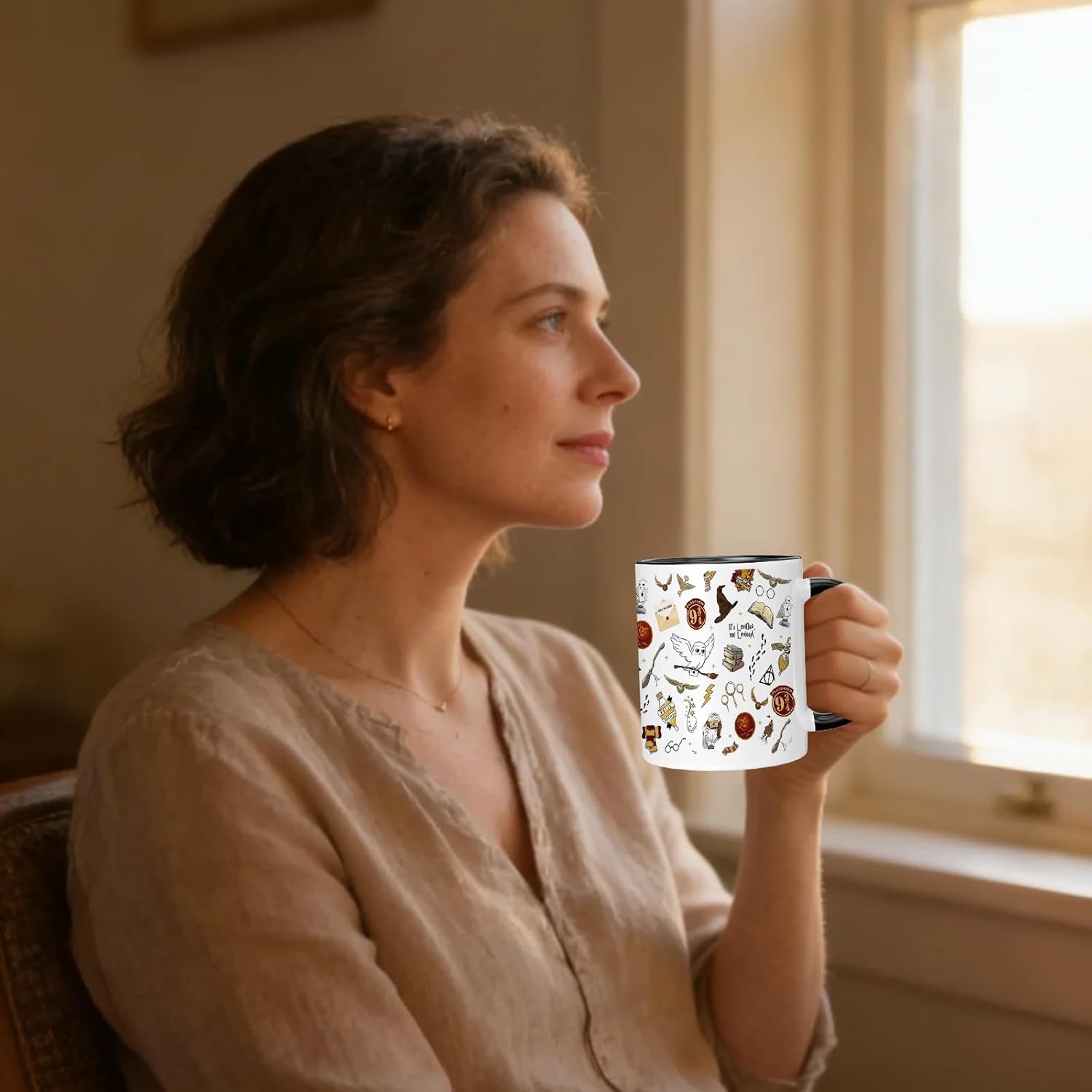 Detalle de Kaffeebecher mit Magischem Weltmuster – zweifarbige Keramik-Tasse, 350 ml, Geschenk für Romanliebhaber & Filmfans