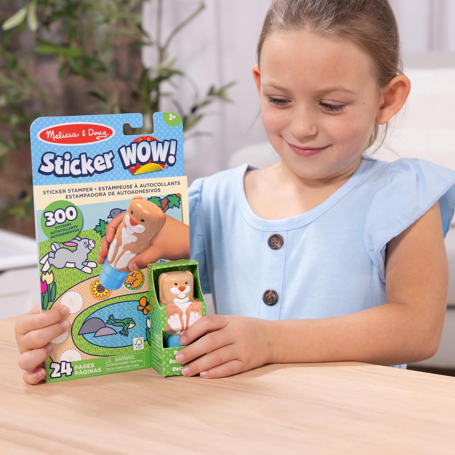 Detalle 2 de Melissa & Doug Sticker Wow : tamponneuse Lapin + bloc d’activités avec 300 autocollants