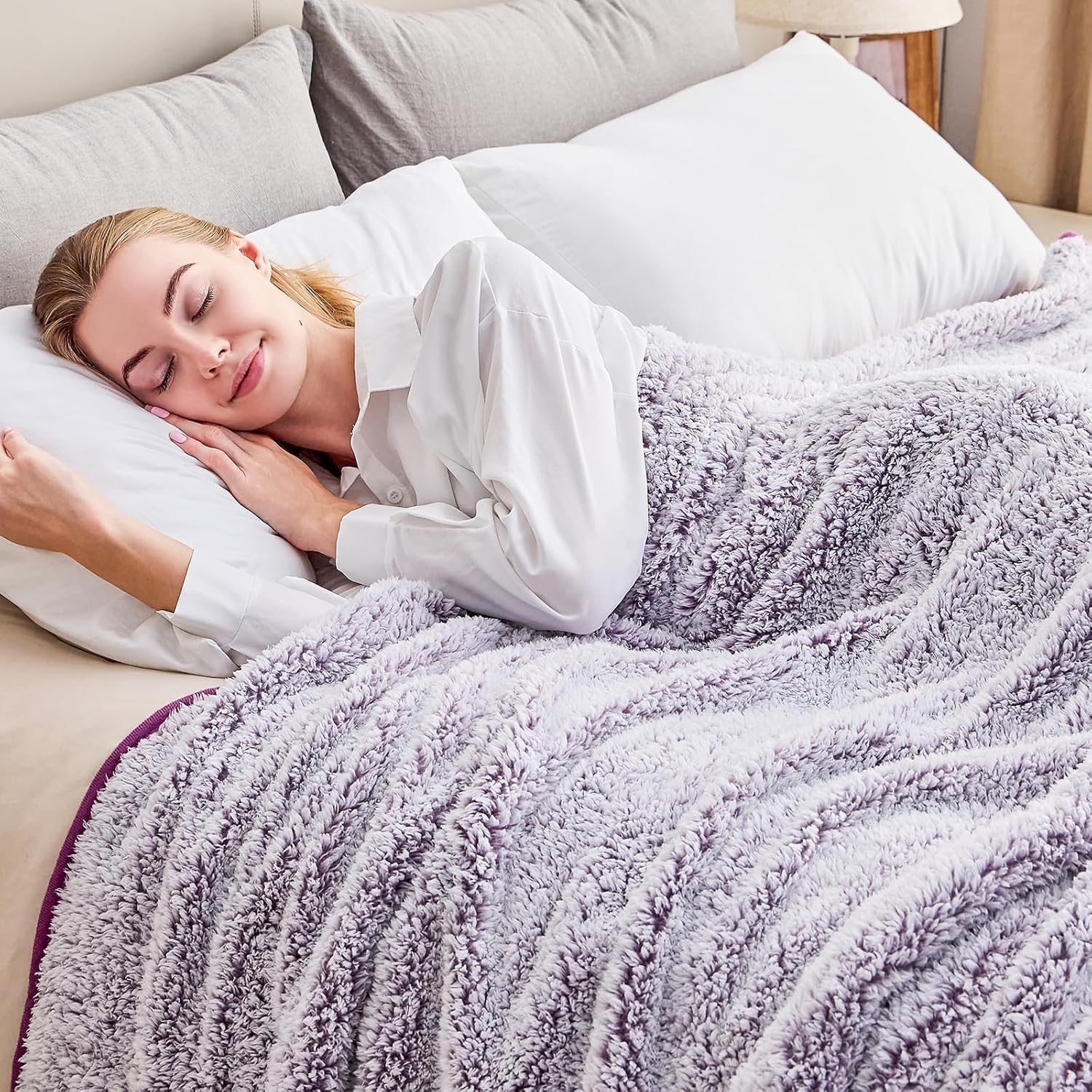 Thumbnail 4 de EMME Kuscheldecke Sherpa (152x203 cm) – wendbare Sofadecke doppelseitig, flauschig & warm, lila