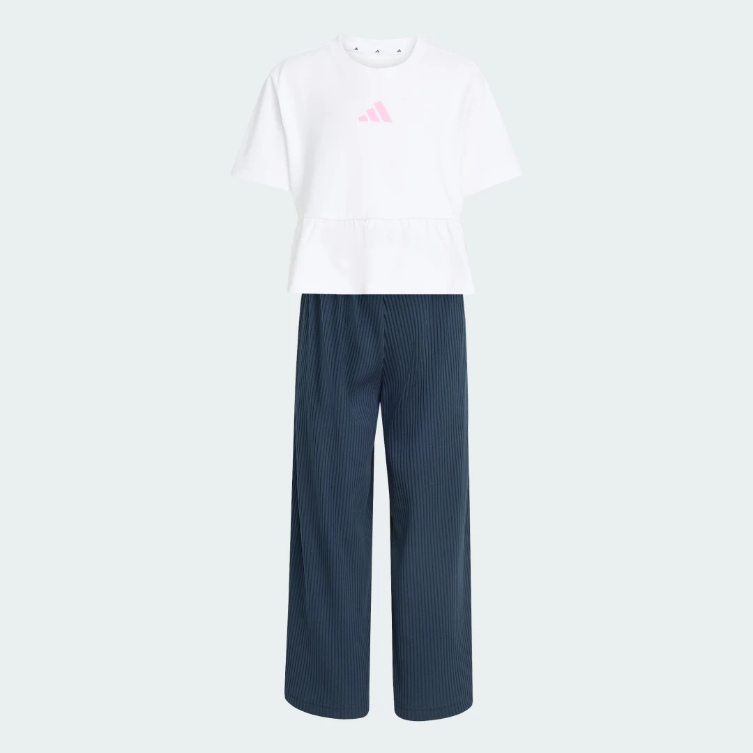 Detalle 2 de Conjunto con sudadera de volantes Seasonals de Adidas - comodidad y estilo en color Blanco