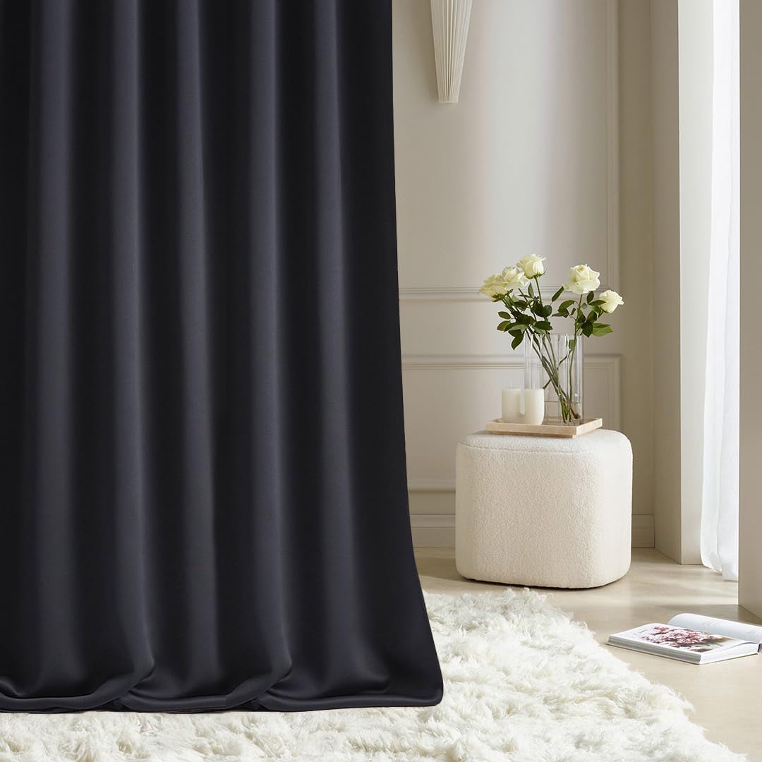 ROOM99 Aura – czarna zasłona zaciemniająca 140 × 300 cm z taśmą marszczącą