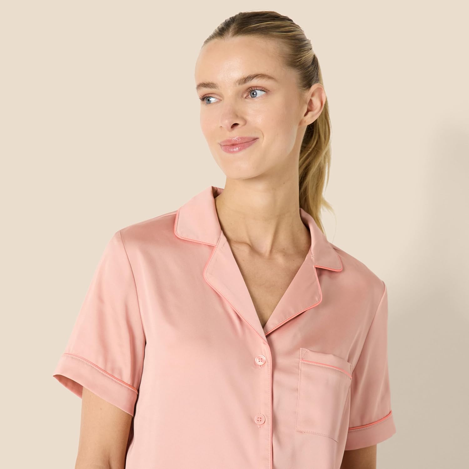 Detalle de Amazon Essentials Women's Satin Short Sleeve Button-Down Top and Short Sleepwear Set