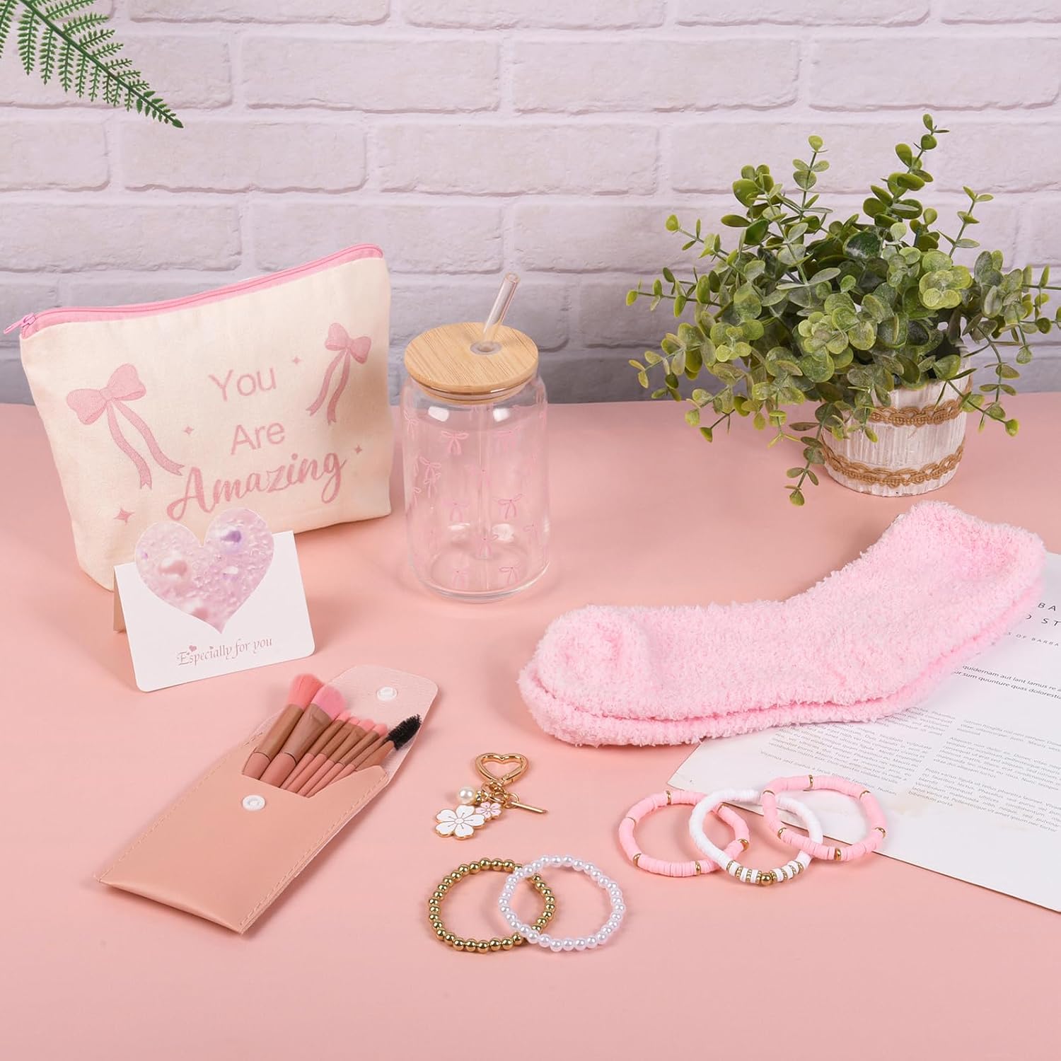 Detalle 2 de Kococaty CU-01 cadeauset voor meisjes met glazen beker en roze accessoires