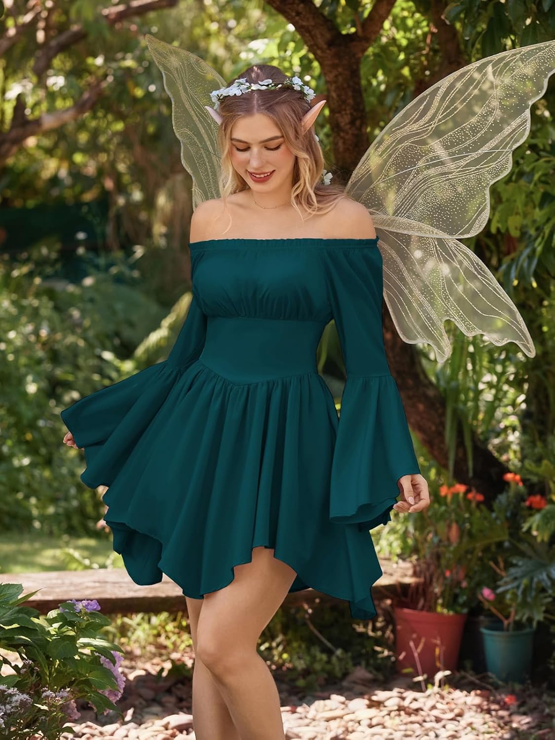 Detalle de Scarlet Darkness Renaissance Off-Shoulder Dress
