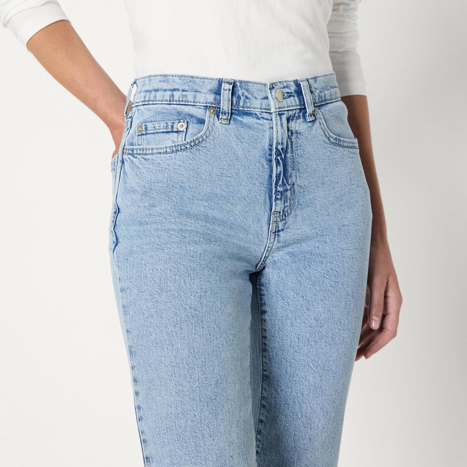 Detalle de Amazon Essentials Jeans Vita Alta a Gamba Dritta Donna, Lavaggio Chiaro Colorato con Ghiaccio (42)