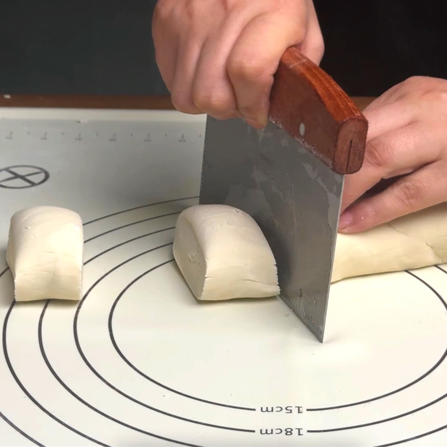 Thumbnail 6 de Vovoly 229 Bench Scraper with Stainless Steel Blade and Wood Handle