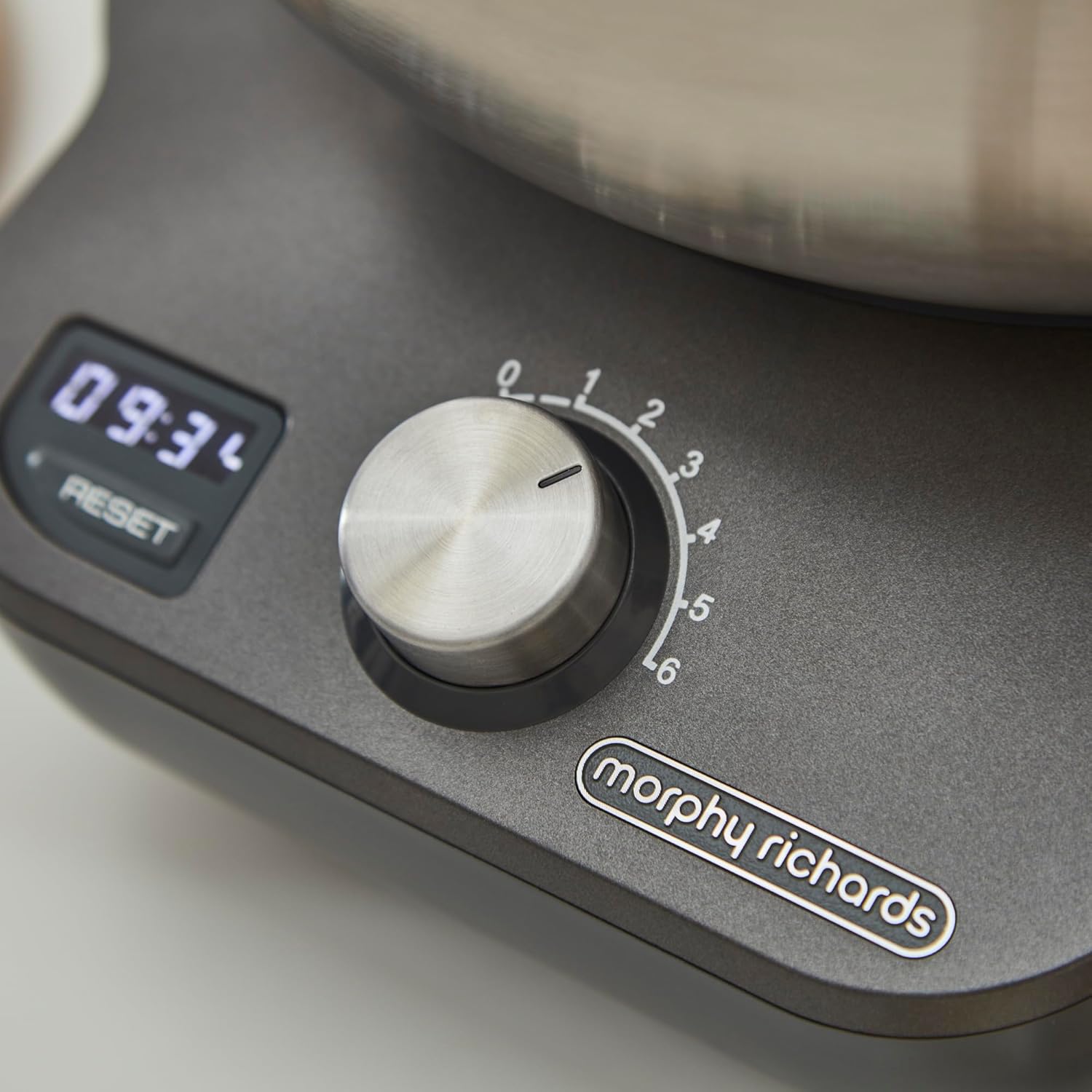 Detalle de Morphy Richards MixStar Compact stand mixer (400520) with dual rotating beaters, whisks & dough hooks