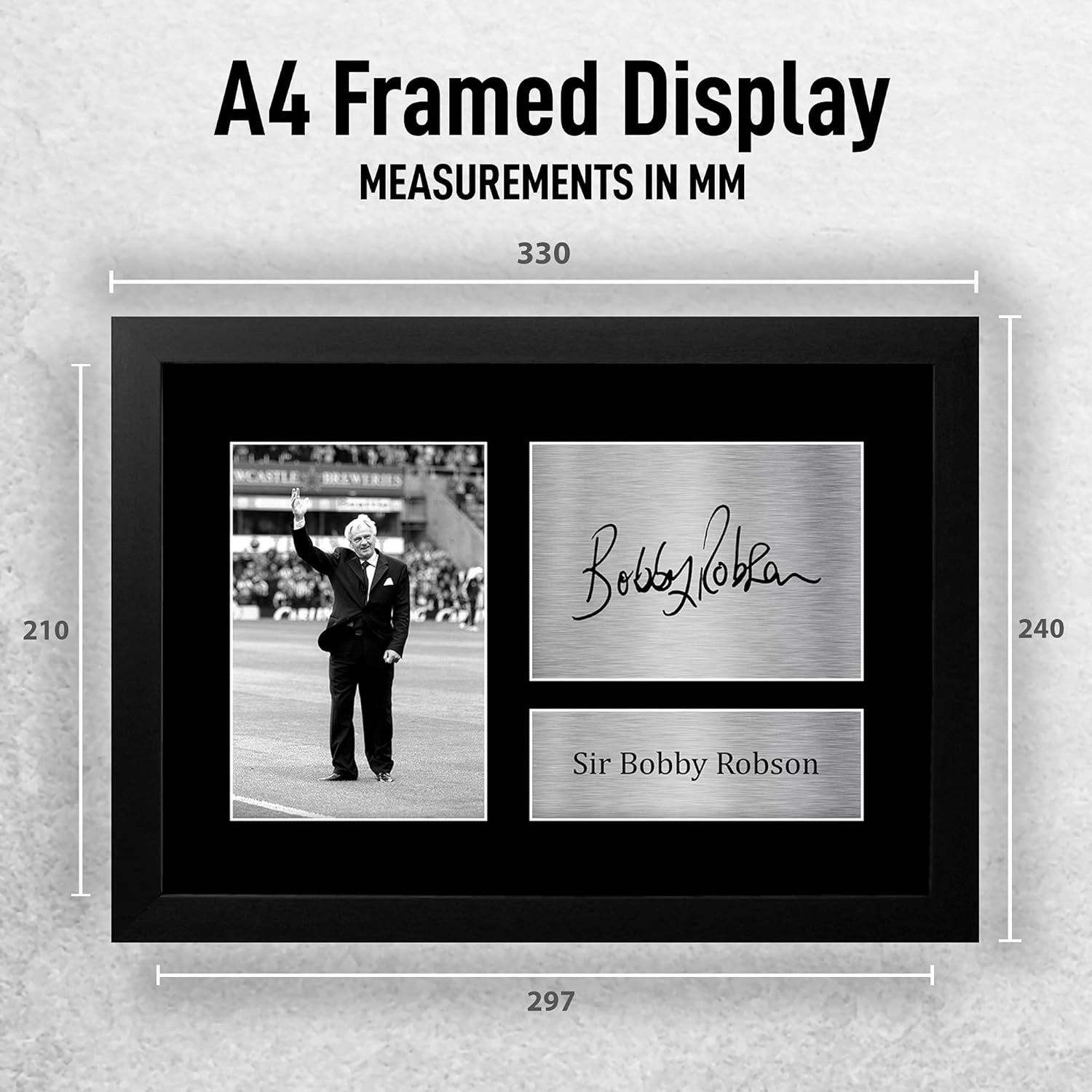 Thumbnail 1 de HWC Trading A4 FR Sir Bobby Robson Magpies framed signed autograph picture (A4)