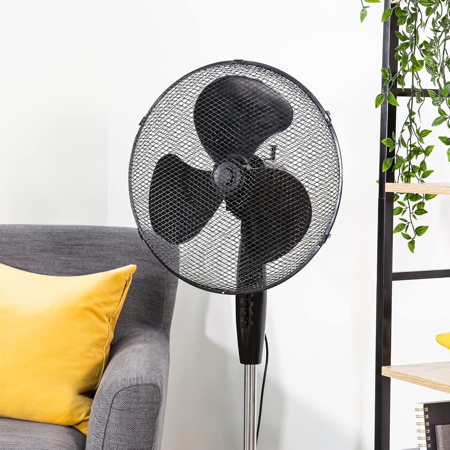 Thumbnail 3 de Zanussi 16-inch lightweight pedestal fan with 3 speeds, 90° oscillation and adjustable height (ZNPPF1621B)
