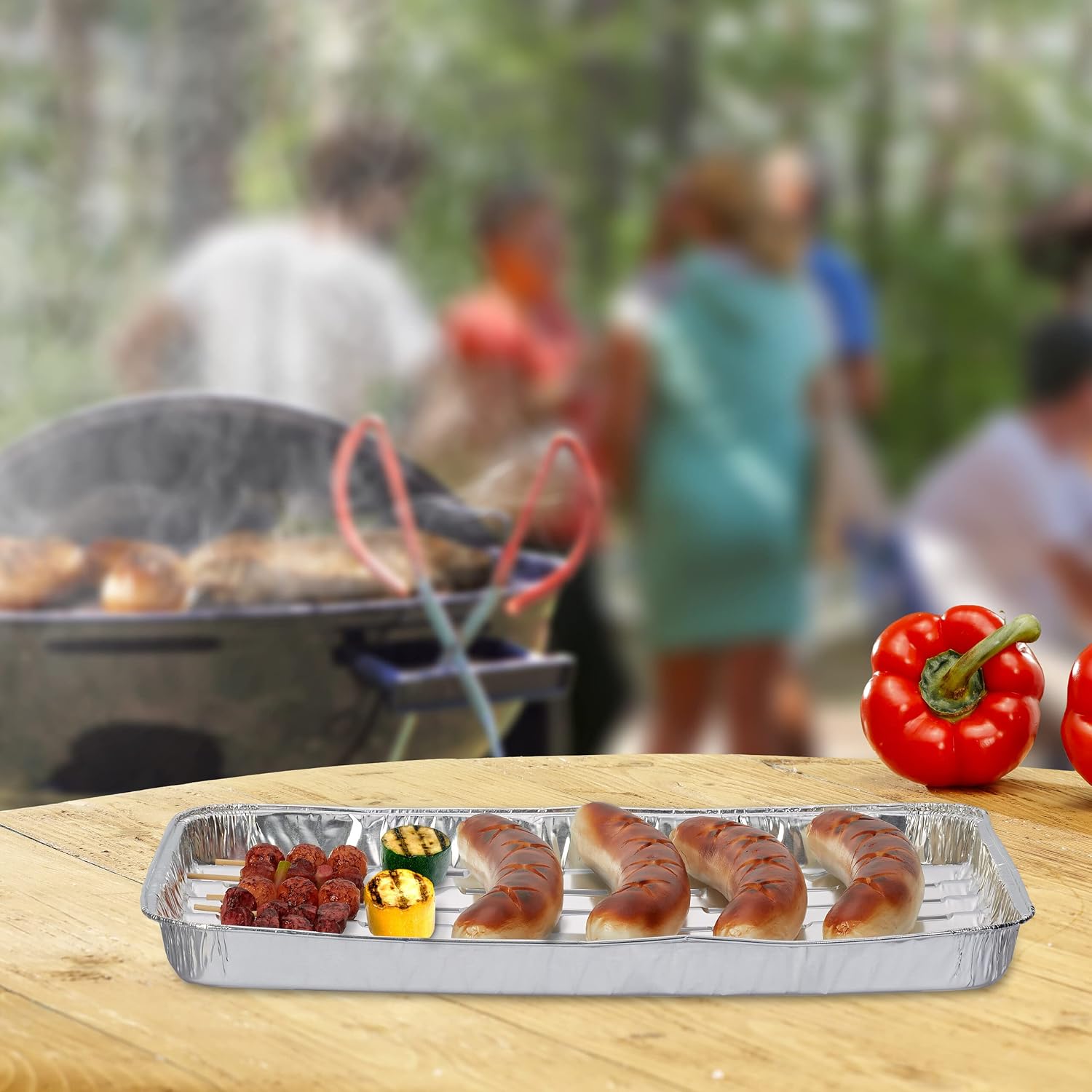 Detalle de Relaxdays Barquettes Alimentaires – Lot de 25 bars aluminium fond troué pour barbecue (34 × 22 cm, 3 cm, argenté)