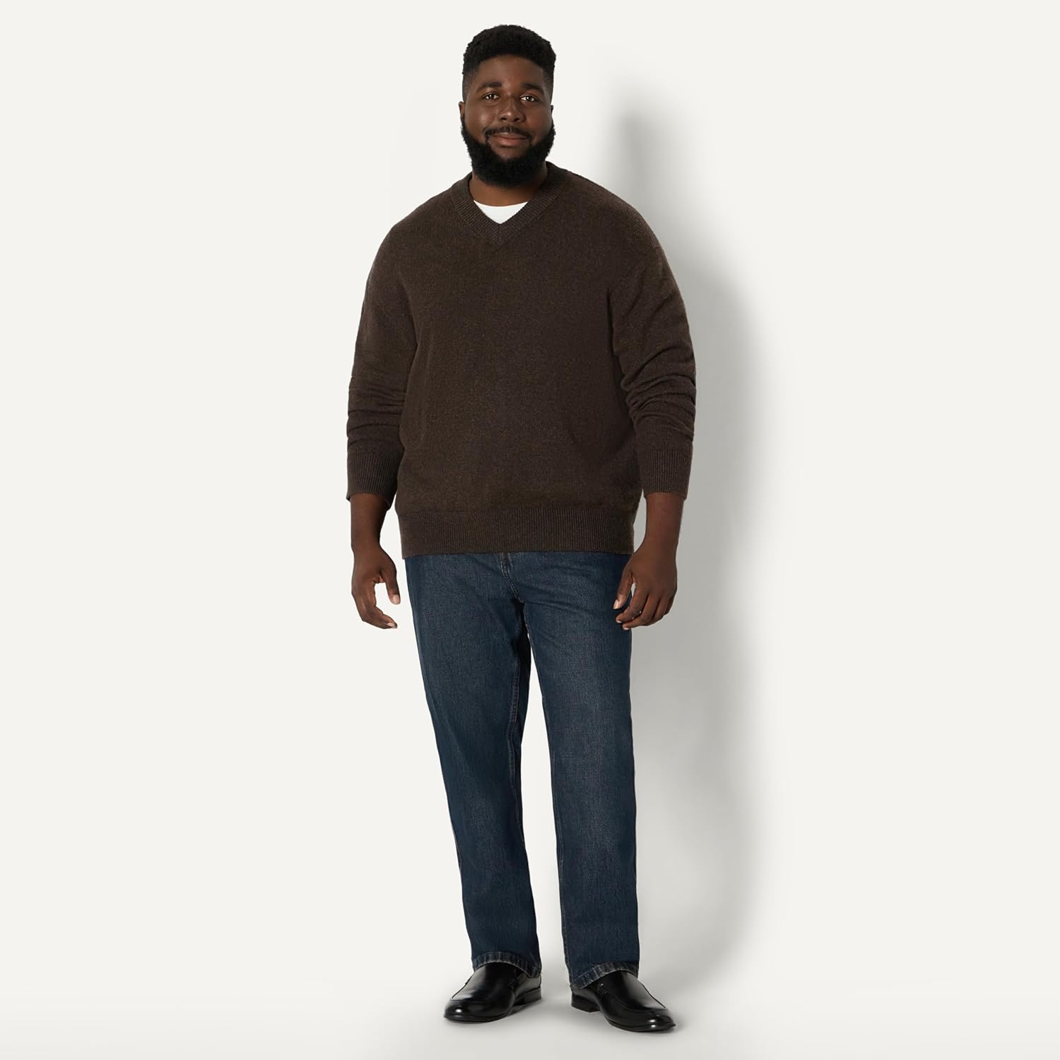 Thumbnail 6 de Amazon Essentials Men’s Regular-Fit Cotton Blend V-Neck Jumper