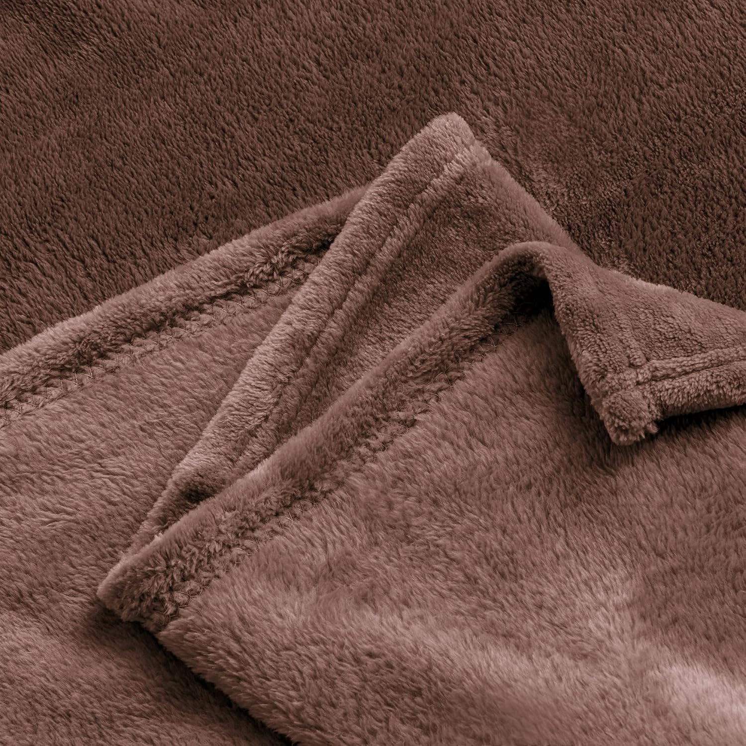 Detalle 2 de BEDELITE BEUSC1SDR8KI King Fleece Blanket, Brown, 108" x 90