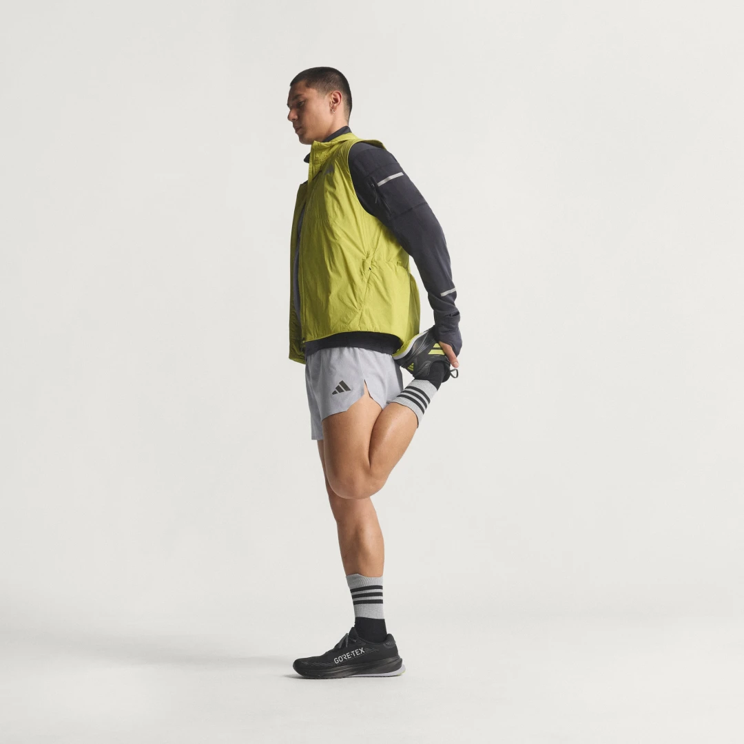 Detalle de Camiseta de running Adi365 CLIMAWARM+ con cremallera hasta el pecho de Adidas