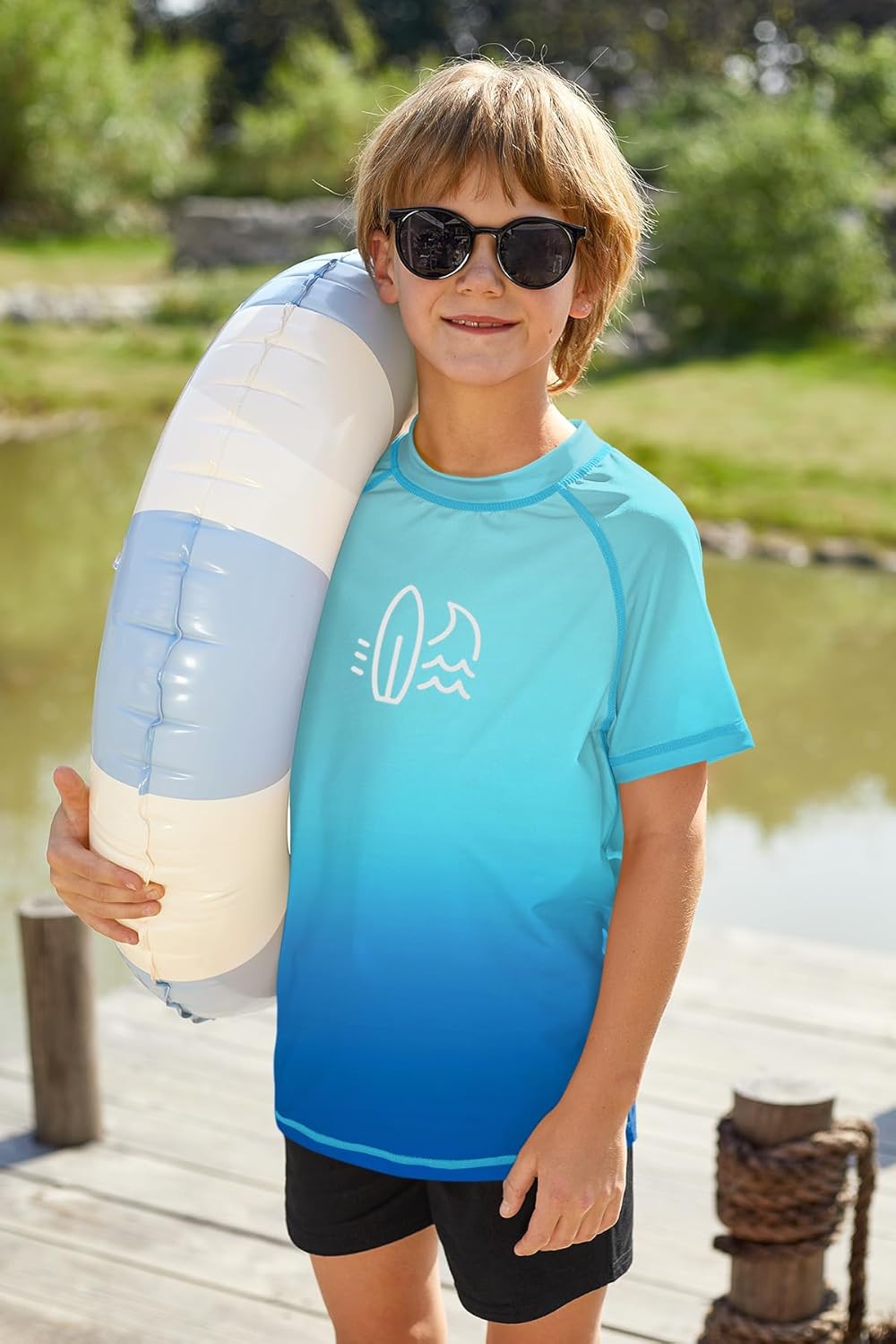 Detalle 2 de BesserBay Jungen UV Shirt UPF 50+ – Rashguard Kurzarm für 110–160 cm (Schwimmen, Strand, See)