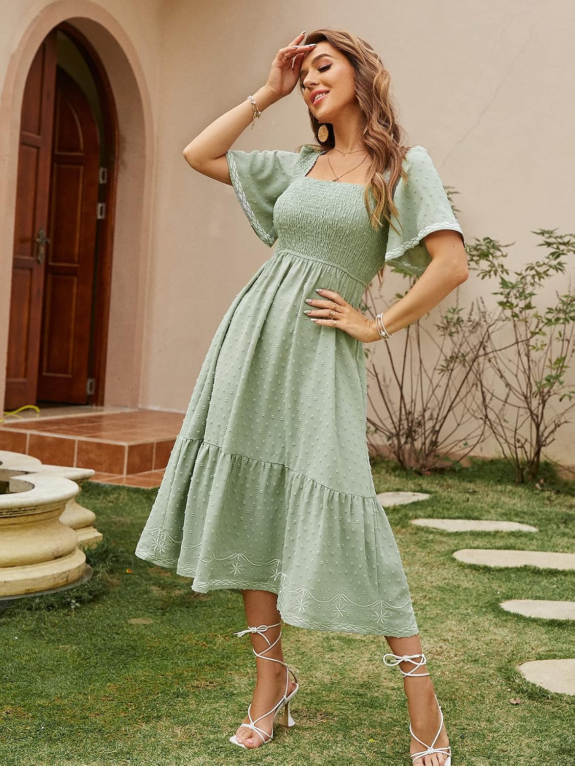 Thumbnail 2 de Glamaker Smocked Square Neck Maxi Dress
