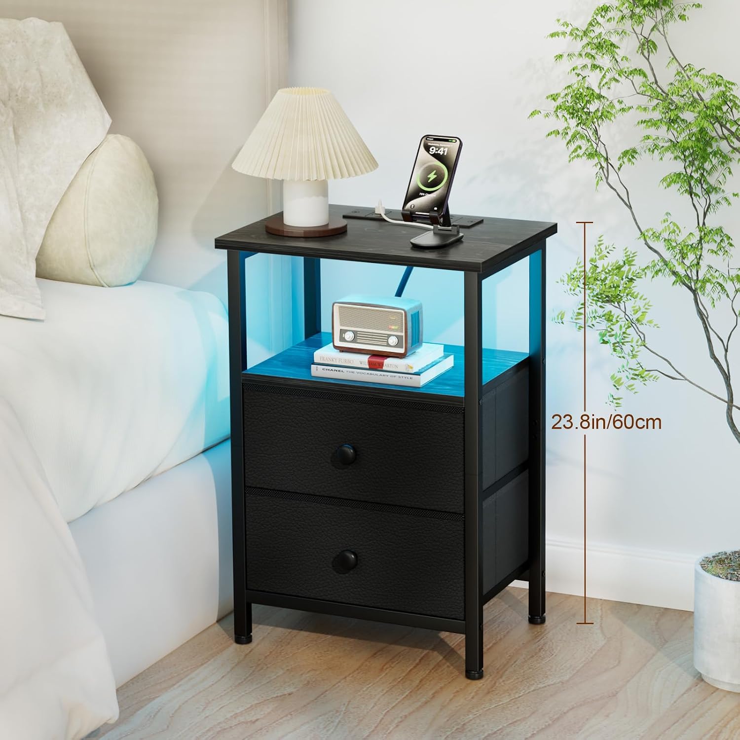 Detalle de LOAKEKEL UHETS02BK-1 bedside table with LED