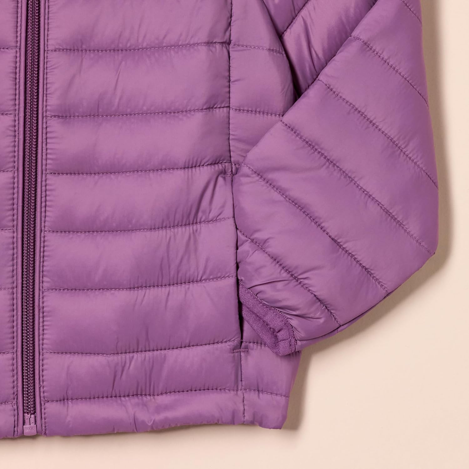 Thumbnail 4 de Amazon Essentials Mädchen Leichte wasserabweisende, faltbare Winterjacke mit Kapuze