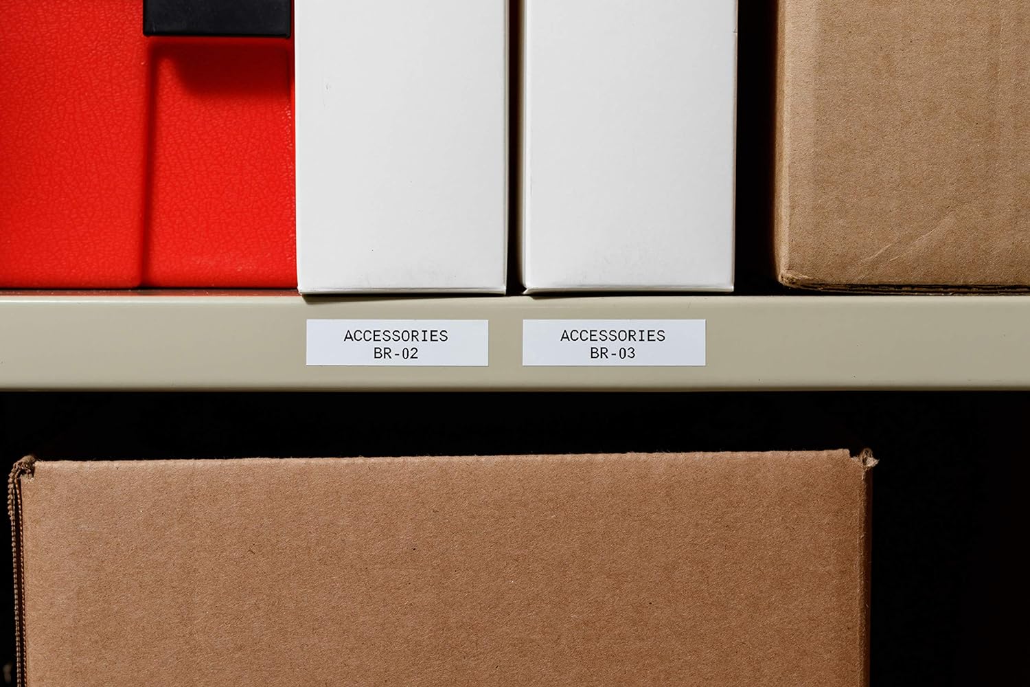 Detalle de Brady nastro in vinile per stampanti per etichette M210 e M211 M21-375-595-WT (nero su bianco, 9,53 mm x 6,40 m)