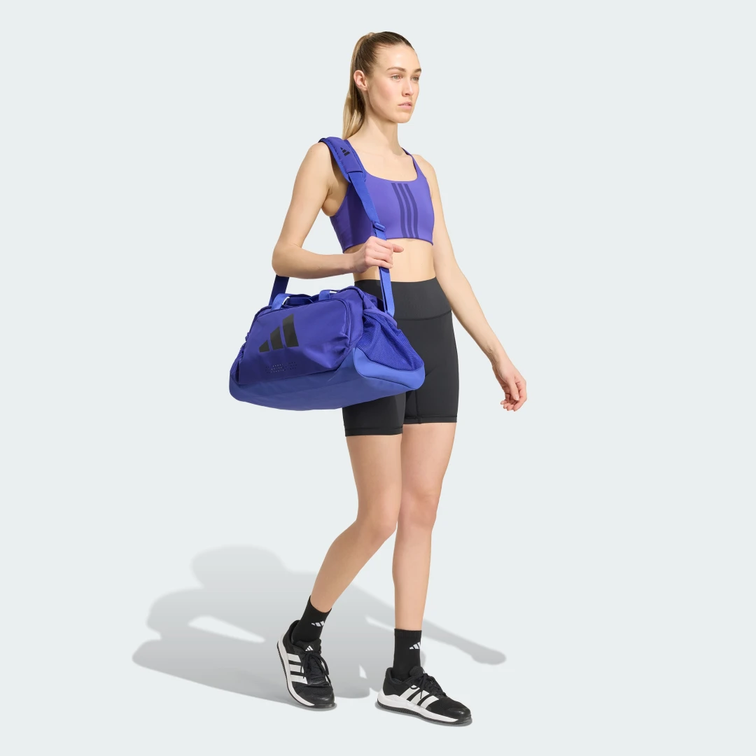 Detalle 2 de Bolsa de viaje pequeña adidas Defender (violeta)