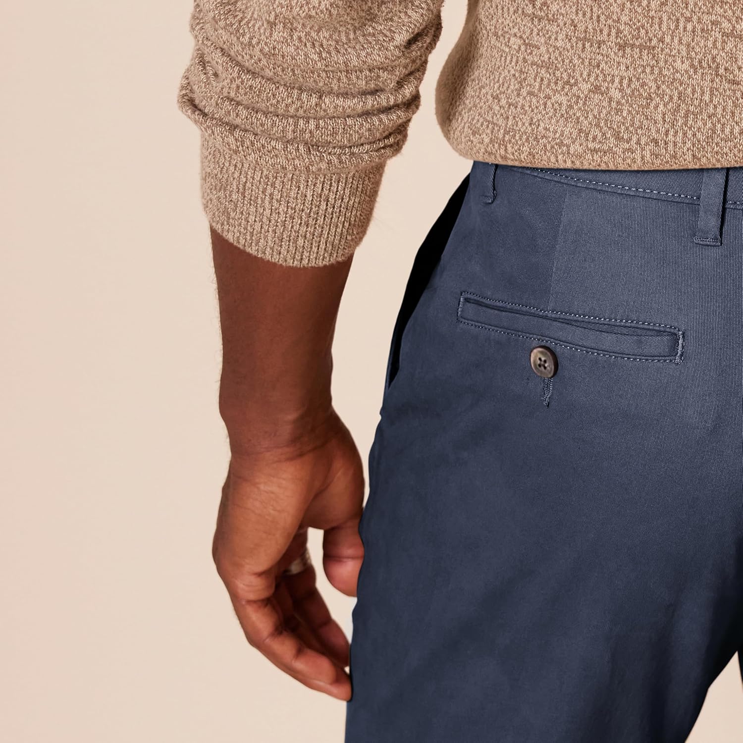 Thumbnail 4 de Amazon Essentials pantaloni chino casual elasticizzati con vestibilità slim uomo