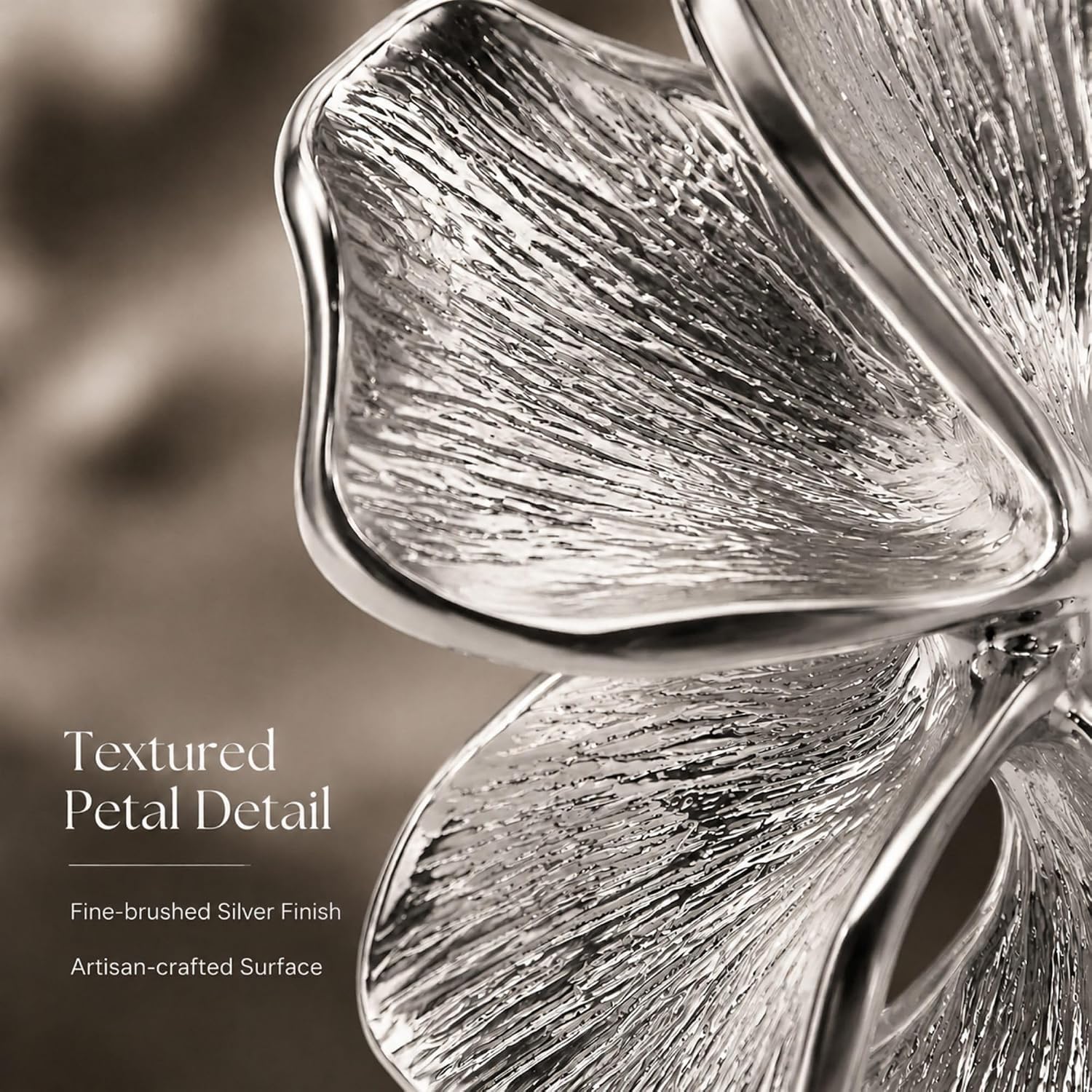 Detalle 2 de Gold-Plated Flower Earrings in Stainless Steel