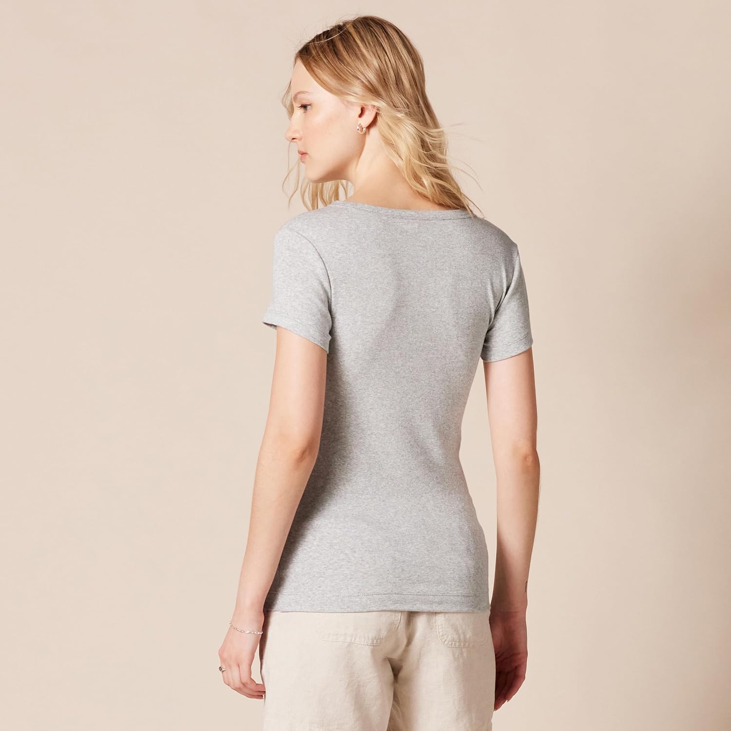 Thumbnail 1 de Amazon Essentials Damen Basic U-Ausschnitt T-Shirt aus Modal-Baumwolle – schmaler Fit