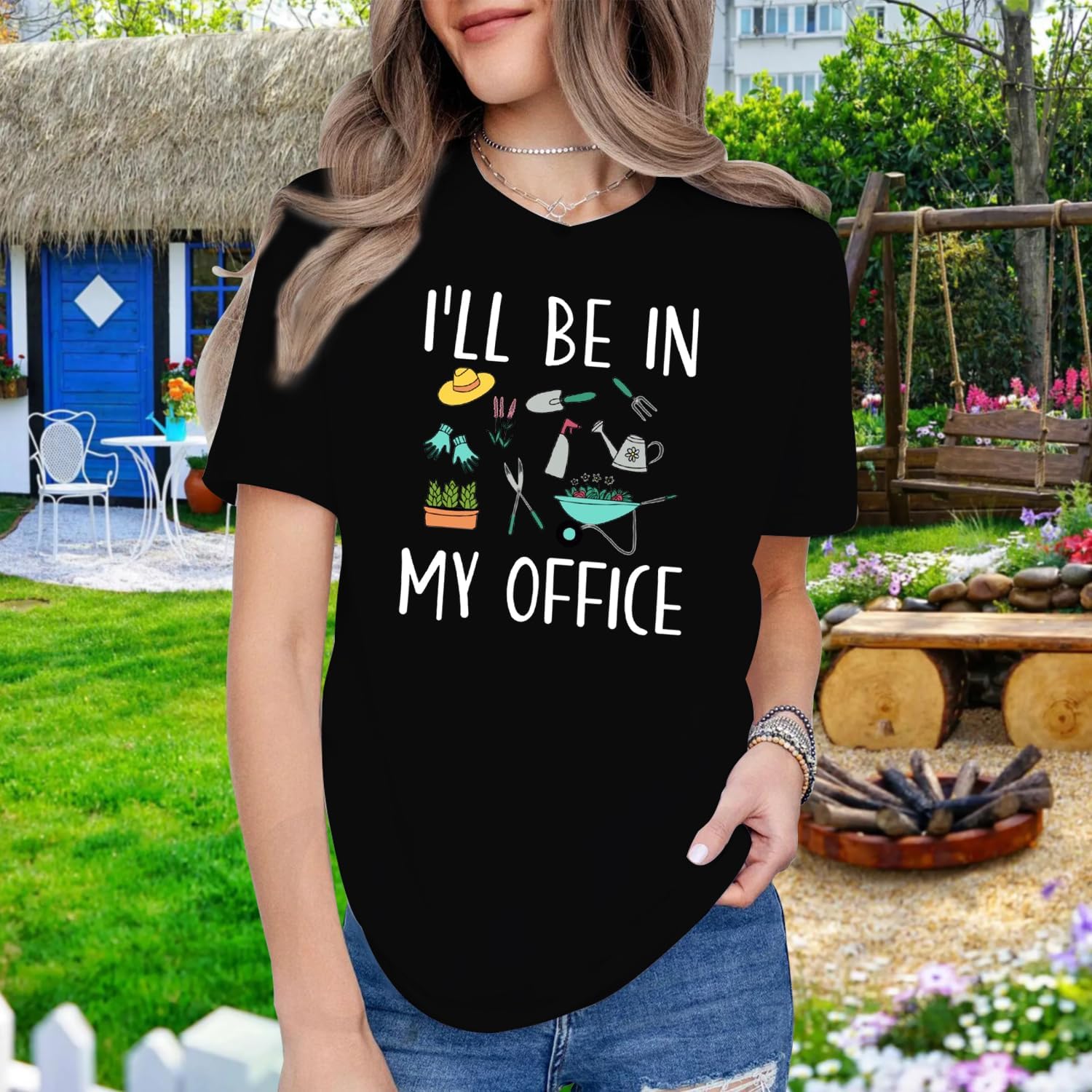 Detalle 2 de Qskall Garden women’s plant lover T-shirt with “I’ll Be in My Office” slogan