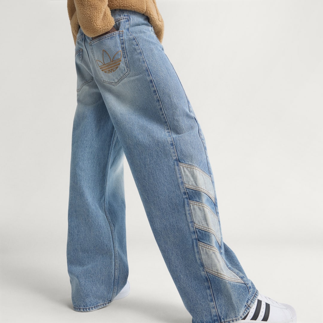 Detalle de PANTALÓN VAQUERO Adidas: versatilidad y estilo en color Azul