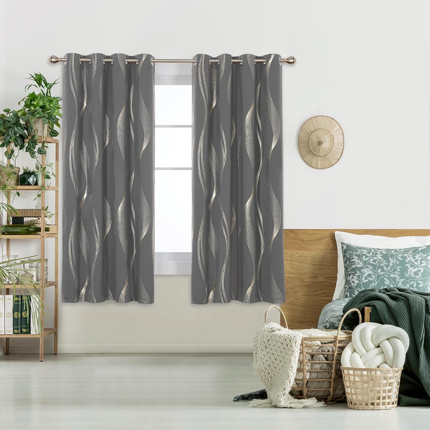 Detalle de Deconovo Blackout Eyelet Thermal Curtains (Gold Wave Foil Print) – Light Grey, 2 Panels, 46x72 Inch