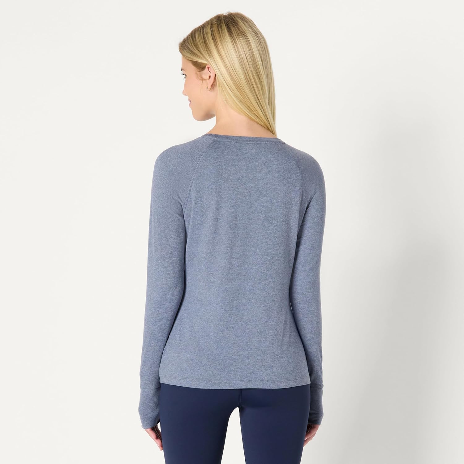 Thumbnail 2 de Amazon Essentials Women’s Soft Performance Lightweight Stretch Long-Sleeve Workout Top