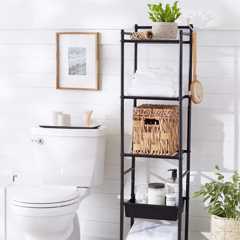 Detalle 2 de Amazon Basics Regal mit 5 Fächern, mit Korb, Schwarz – Edelstahlregal für das Badezimmer