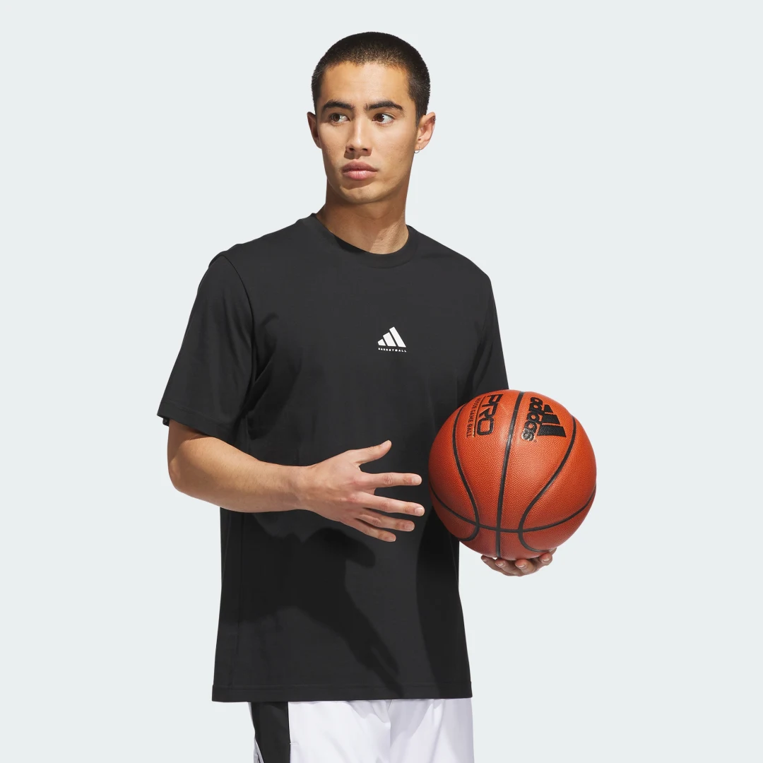Detalle de Camiseta adidas Basketball Graphic – Negro