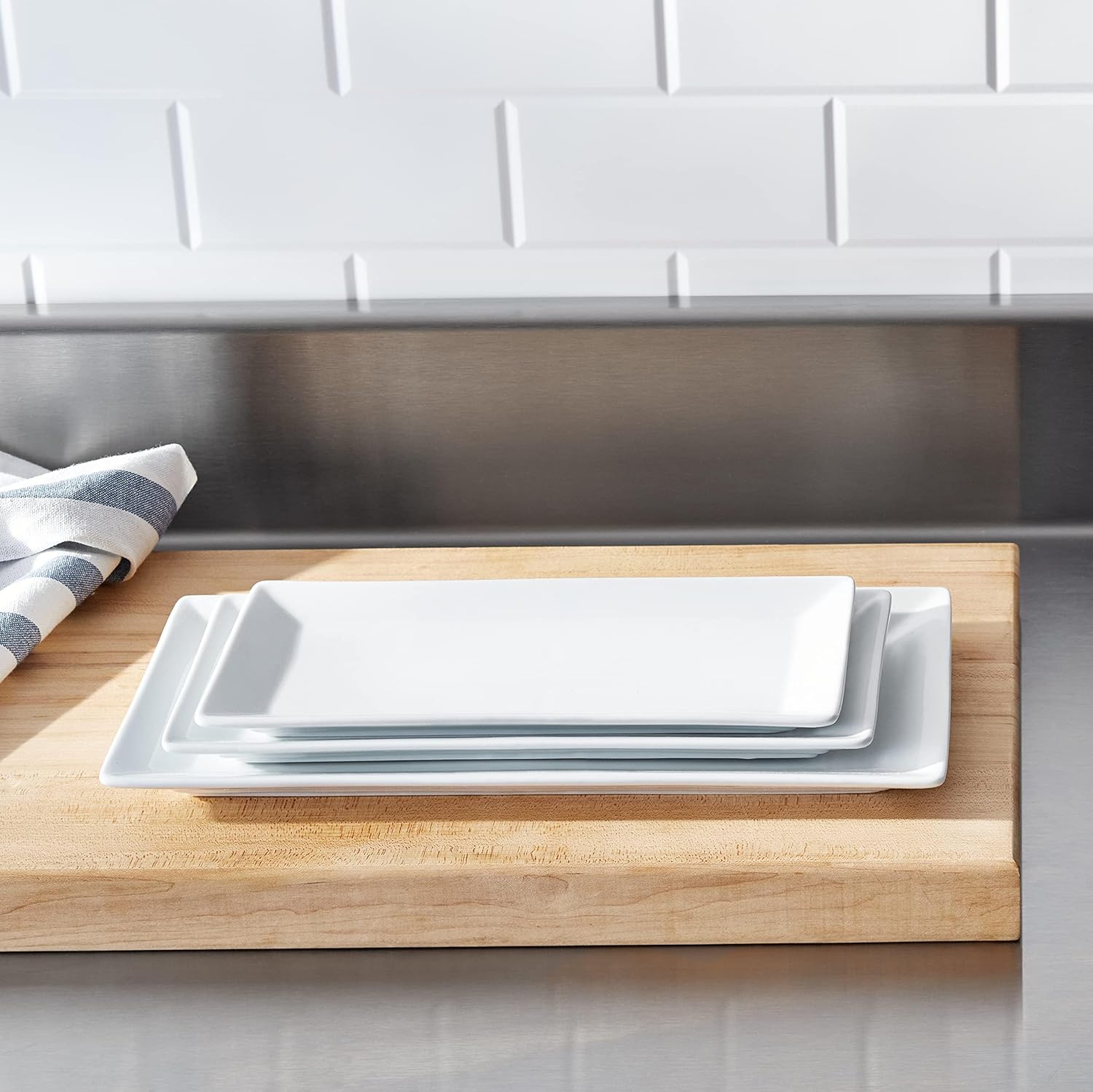 Thumbnail 6 de Amazon Basics Party-Servierteller Dessert-Set (3-teilig) aus Porzellan, weiß