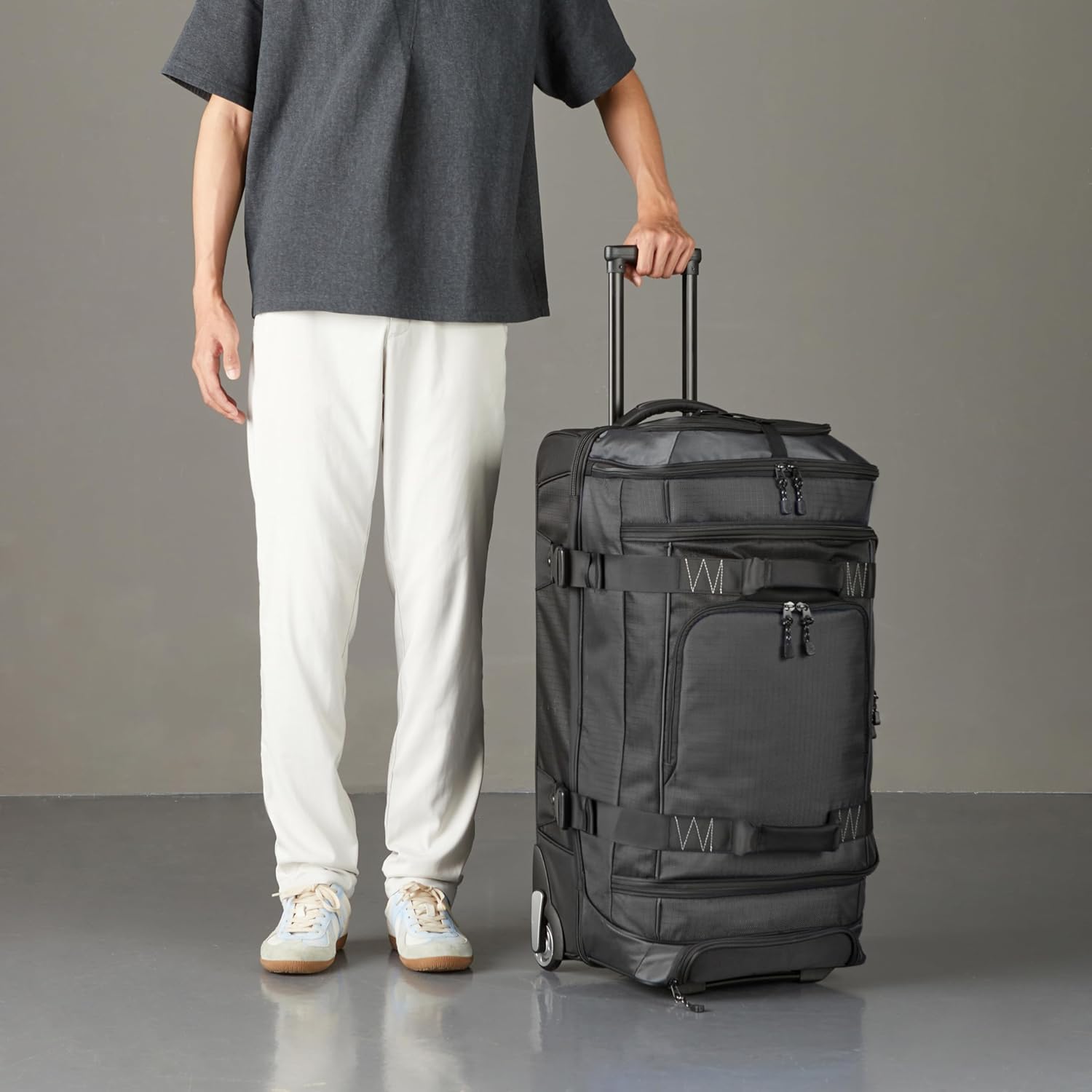Detalle de Amazon Basics Sac de Voyage à Roulettes 105 L — Léger, durable et polyvalent