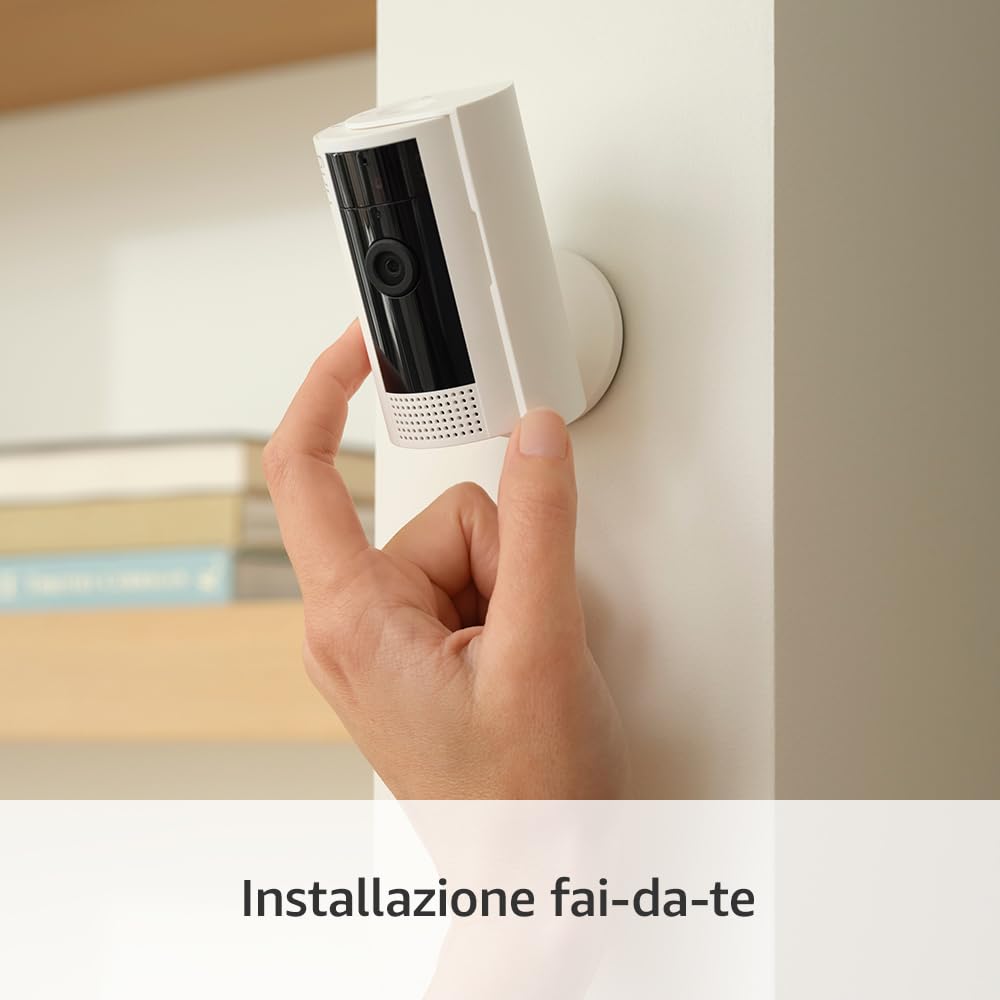 Detalle de Ring Videocamera interna (Indoor Cam 2ª gen.) con cavo USB-A a Micro-USB da 3 metri